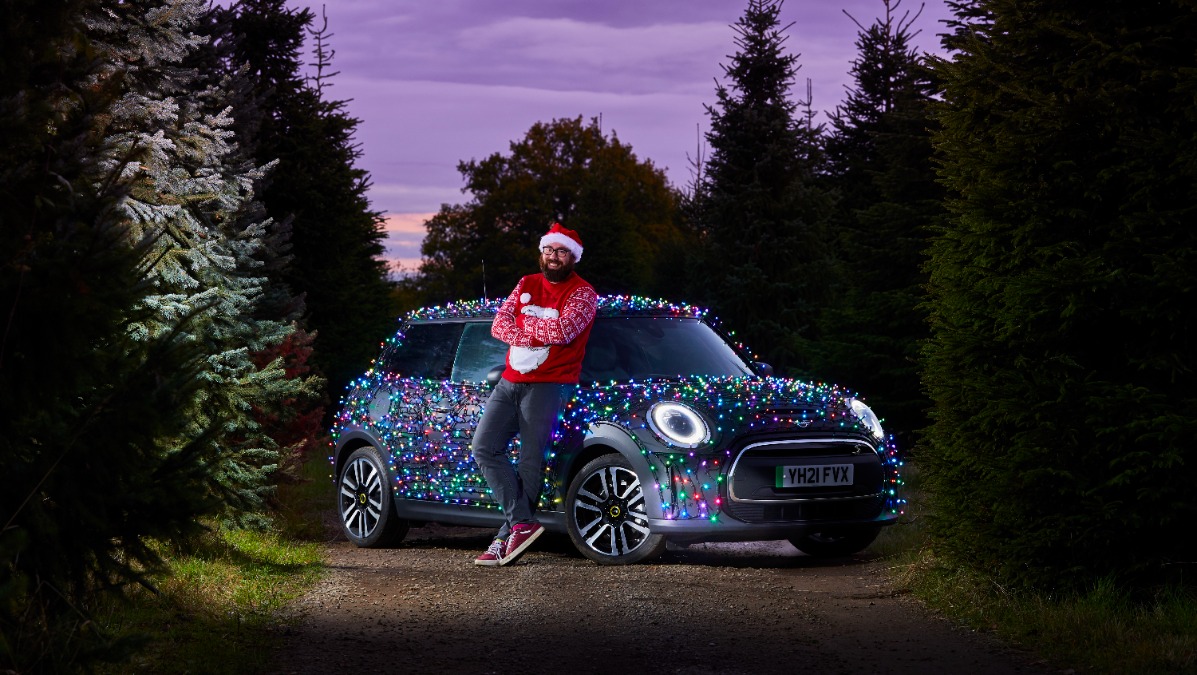 MattHowell_Festive_Mini_004 3-4Mepg.jpg